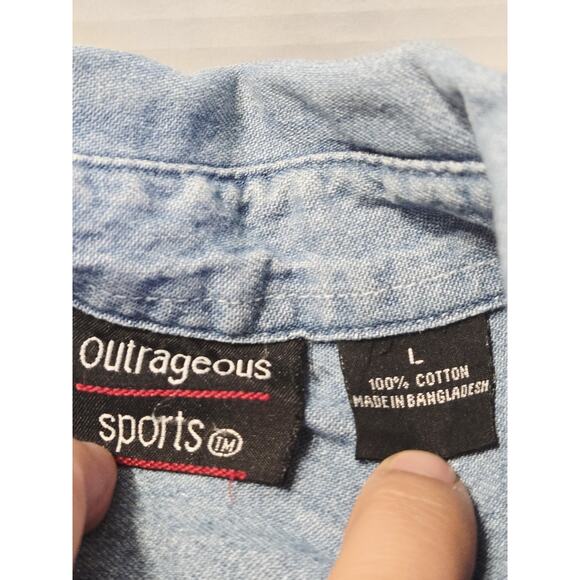 Women's Sz L Denim Shirt by Outrageous Sports Cats Over The Over Pocket Preppy - Picture 3 of 8